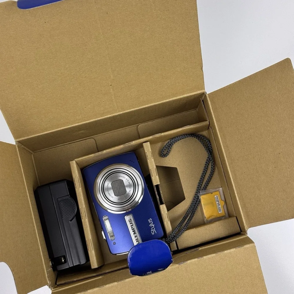 Olympus Stylus 840 8MP Blue Digital Camera Box & Charger Sensor Issue For‎ Parts